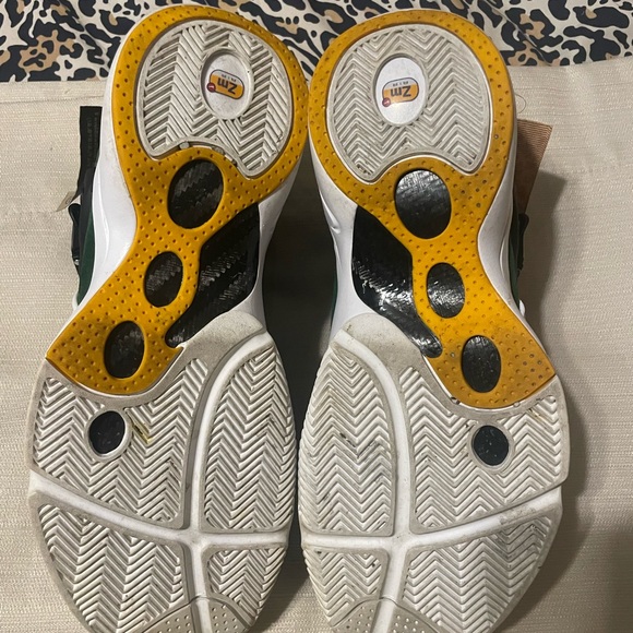 Nike zoom GP size 9 green burgundy and yellow 8/10 some yellowing on bottom - Picture 5 of 9